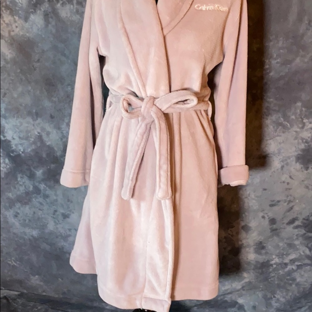 ❌SOLD❌ - Calvin Klein Long Sleeve Plush Robe - Picture 3 of 16